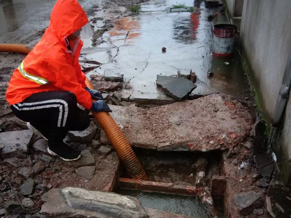 崇安专业清理污水池 炜誉市政以规范流程守护城市 “肠道”